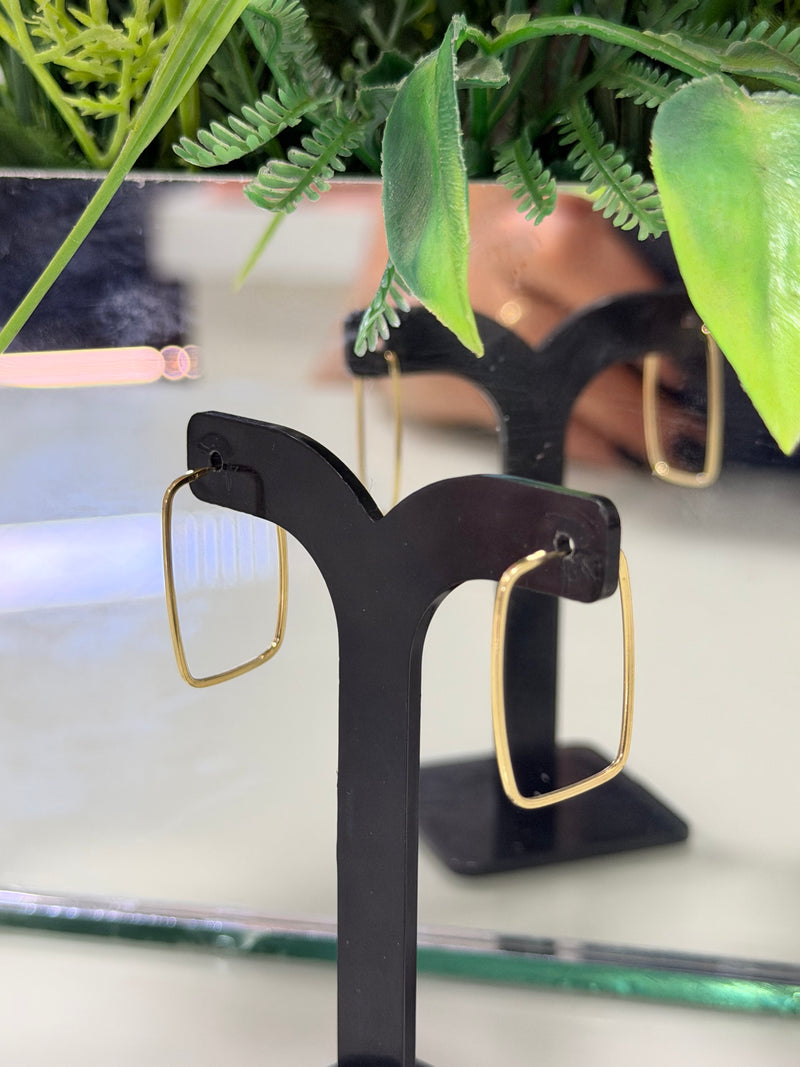 ARGOLA RETANGULAR FIO FINO (M)