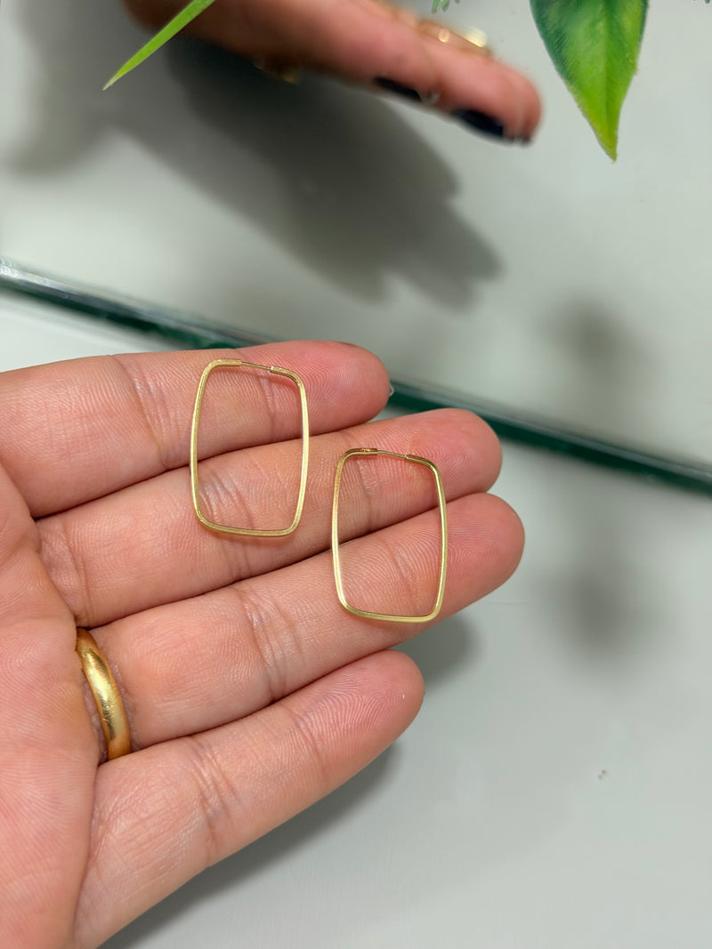 ARGOLA RETANGULAR FIO FINO (M)