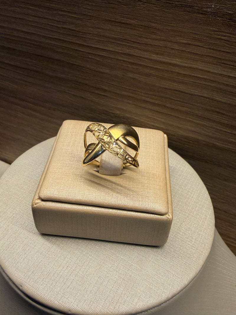 Anel Design Cruzado com Aro Vazado