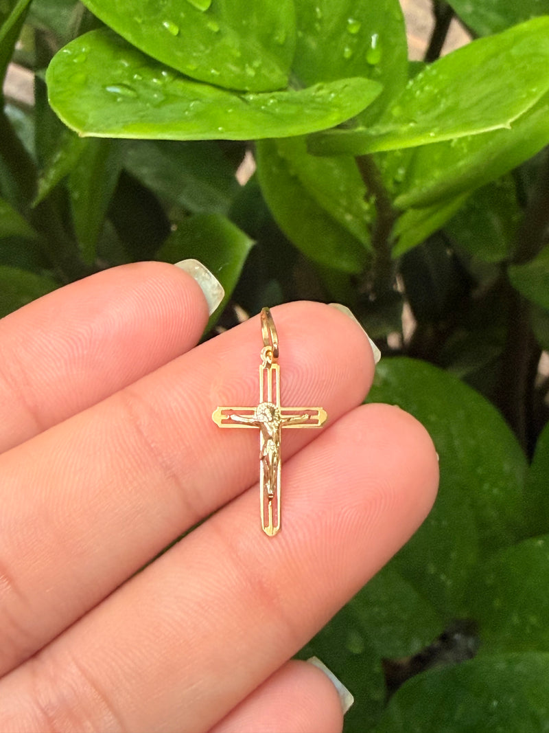 Pingente Crucifixo Vazado (MÉDIO)