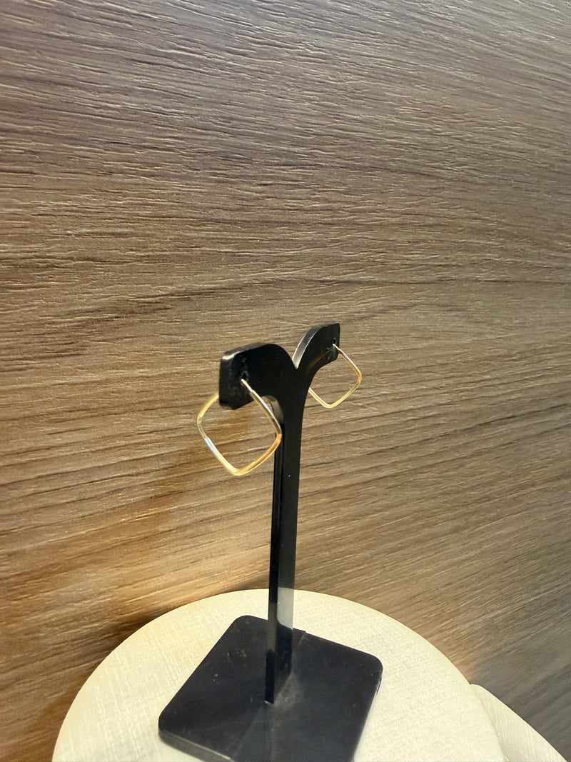 Argola Quadrada Minimalista (1mm)